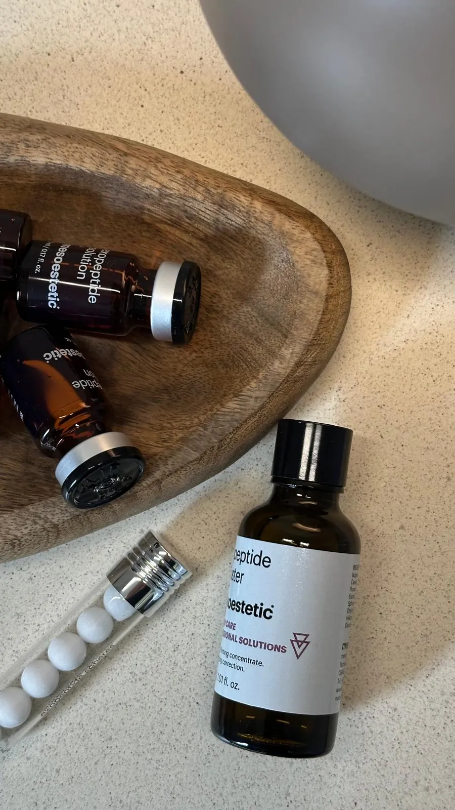 Zestaw Exopeptide Xpert na drewnianej tacy